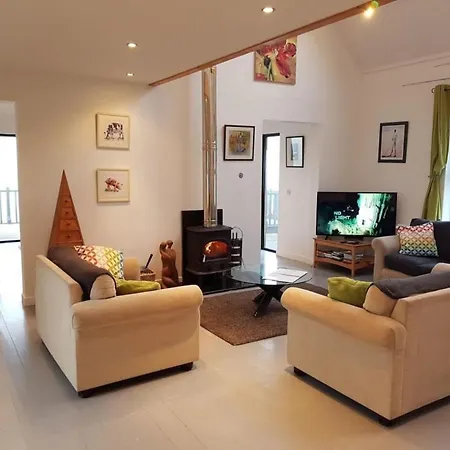 Beautiful 4-bed House *