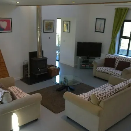 Vakantiehuis Beautiful 4-bed House *